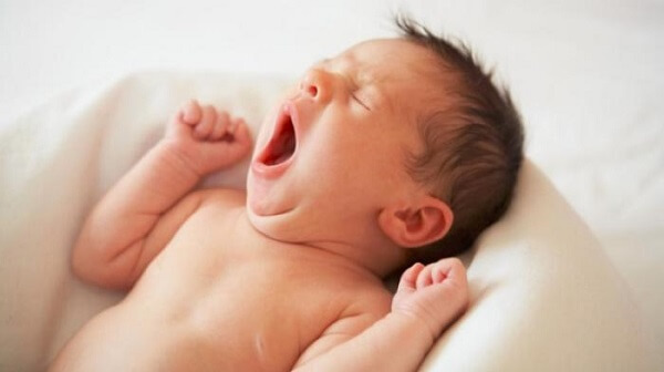 Trẻ sơ sinh ngáp nhiều nhưng không ngủ do những nguyên nhân nào? - Ảnh 3