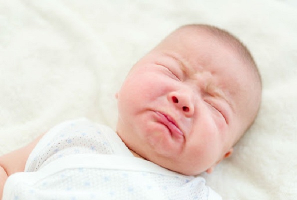 Trẻ sơ sinh ngủ hay khóc mơ do nguyên nhân nào? Mẹ cần làm gì - Ảnh 2